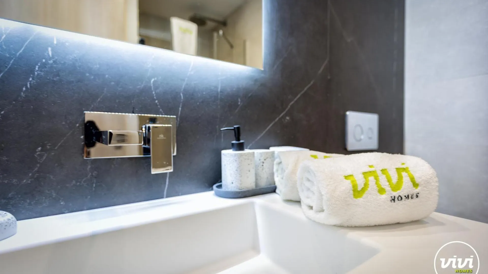 Vivi Homes - Emerald Pool, Sea View, Gym & Sauna El Faro Apartment