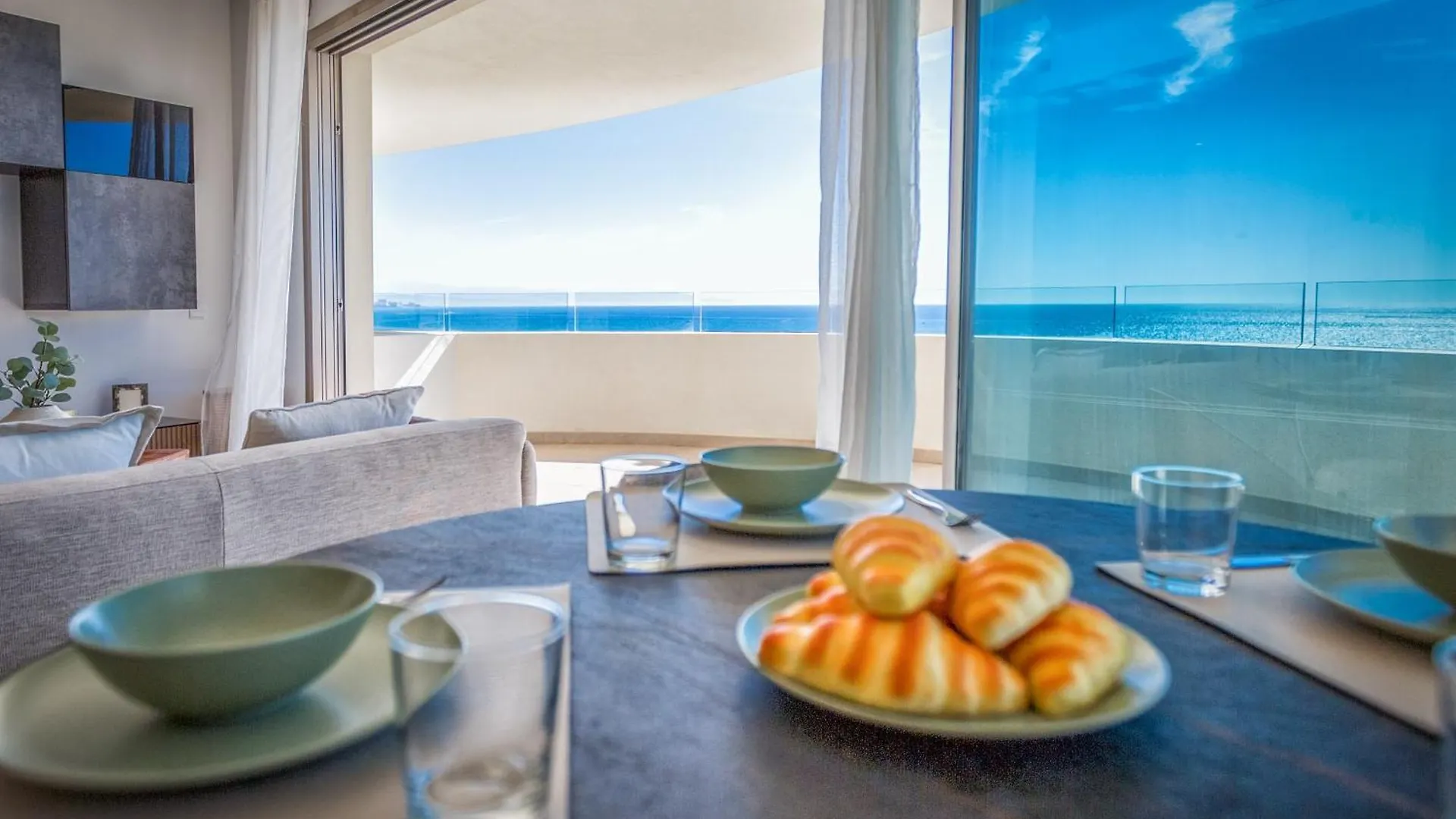 Vivi Homes - Emerald Pool, Sea View, Gym & Sauna El Faro Spain